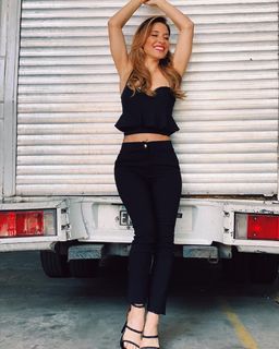 Mariana Brey feet photo thumbnail