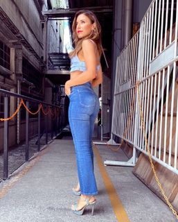 Mariana Brey feet photo thumbnail