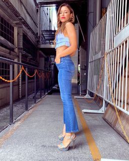 Mariana Brey feet photo thumbnail