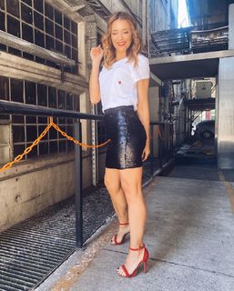 Mariana Brey feet photo thumbnail