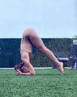 Mariana Brey feet photo thumbnail