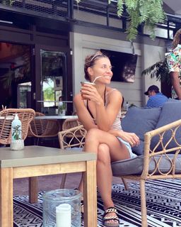 Mariana Brey feet photo thumbnail