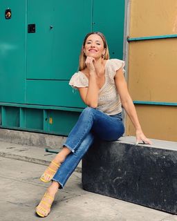 Mariana Brey feet photo thumbnail