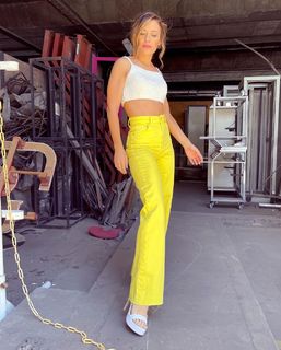 Mariana Brey feet photo thumbnail