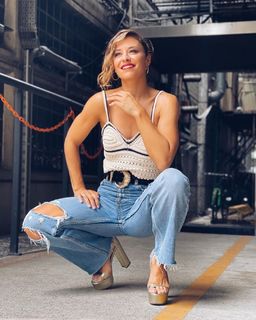 Mariana Brey feet photo thumbnail