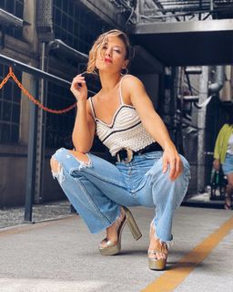 Mariana Brey feet photo thumbnail