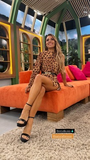 Mariana Brey feet photo thumbnail