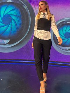 Mariana Brey feet photo thumbnail