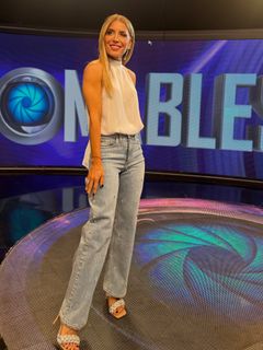 Mariana Brey feet photo thumbnail