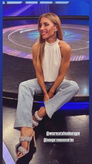 Mariana Brey feet photo thumbnail