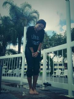Mariana Echeverria feet photo thumbnail