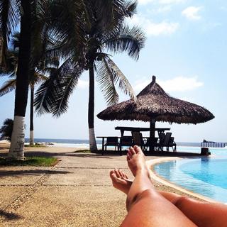 Mariana Echeverria feet photo thumbnail