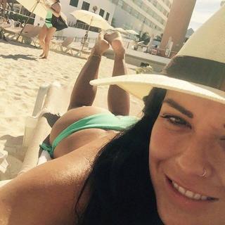 Mariana Echeverria feet photo thumbnail