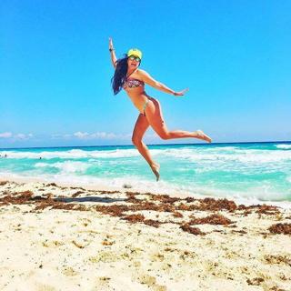Mariana Echeverria feet photo thumbnail