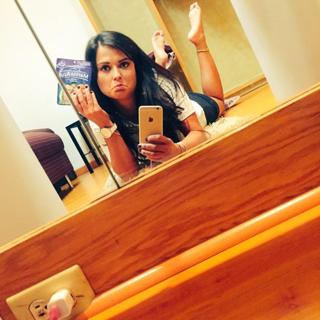 Mariana Echeverria feet photo thumbnail