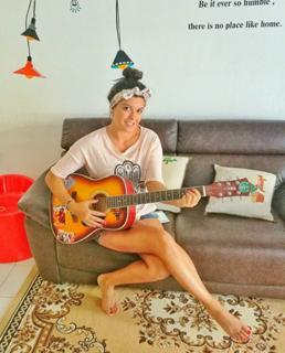 Mariana Echeverria feet photo thumbnail