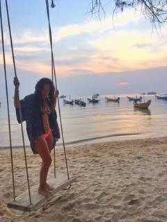 Mariana Echeverria feet photo thumbnail