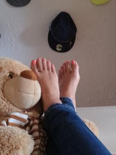 Mariana Echeverria feet photo thumbnail