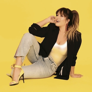 Mariana Echeverria feet photo thumbnail