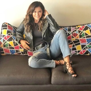 Mariana Echeverria feet photo thumbnail
