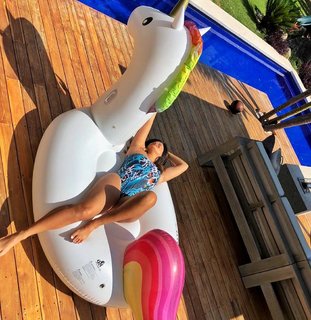 Mariana Echeverria feet photo thumbnail