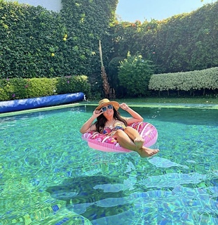 Mariana Echeverria feet photo thumbnail