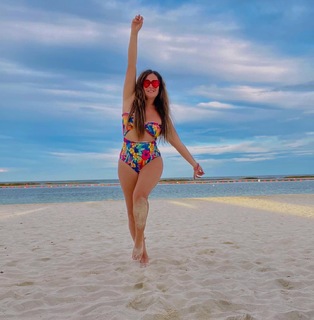 Mariana Echeverria feet photo thumbnail