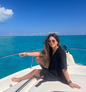 Mariana Echeverria feet photo thumbnail