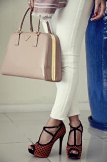 Mariana Rios feet photo thumbnail