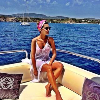 Mariana Rios feet photo thumbnail