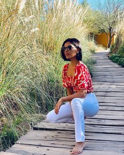 Mariana Rios feet photo thumbnail