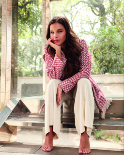 Mariana Rios feet photo thumbnail