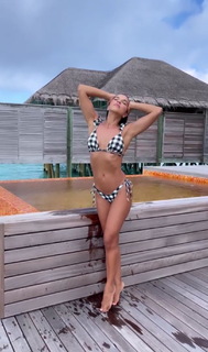 Mariana Rios feet photo thumbnail