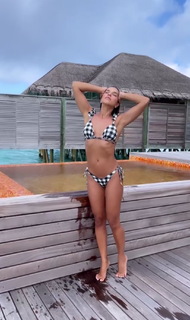 Mariana Rios feet photo thumbnail