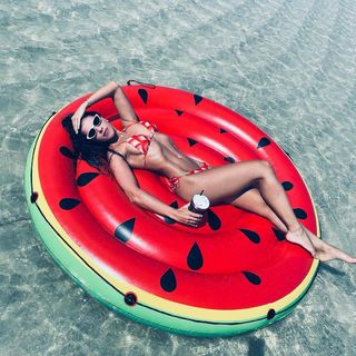 Mariana Rios feet photo thumbnail