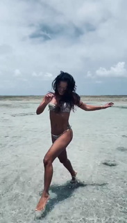 Mariana Rios feet photo thumbnail