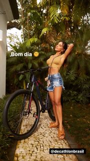 Mariana Rios feet photo thumbnail