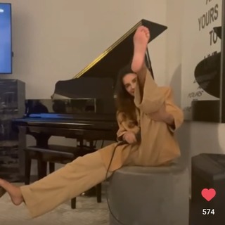 Mariana Rios feet photo thumbnail