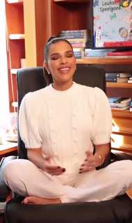 Mariana Rios feet photo thumbnail