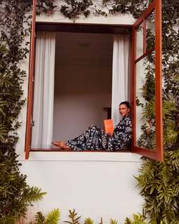 Mariana Rios feet photo thumbnail