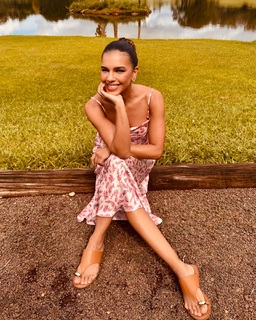 Mariana Rios feet photo thumbnail