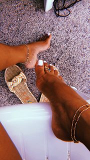 Mariana Rodríguez feet photo 1
