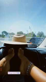 Mariana Rodríguez feet photo 1