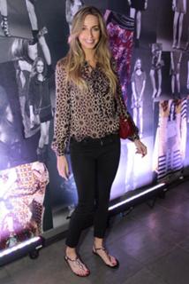 Mariana Weickert feet photo 8