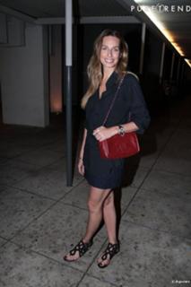 Mariana Weickert feet photo 1