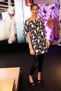 Mariana Weickert feet photo 5
