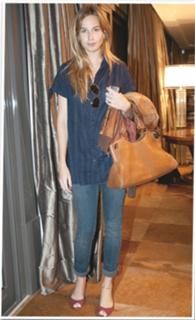 Mariana Weickert feet photo 1