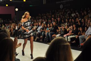 Mariana Weickert feet photo 3