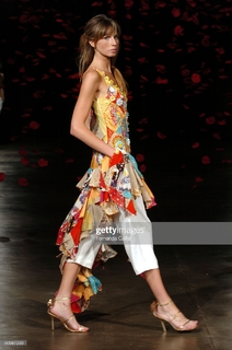 Mariana Weickert feet photo 12