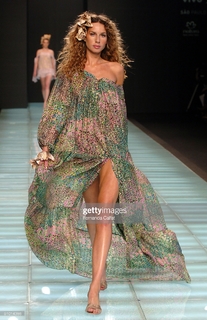 Mariana Weickert feet photo 10